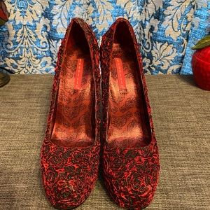 Bordello Platform Burgundy Floral Pumps. Size 9